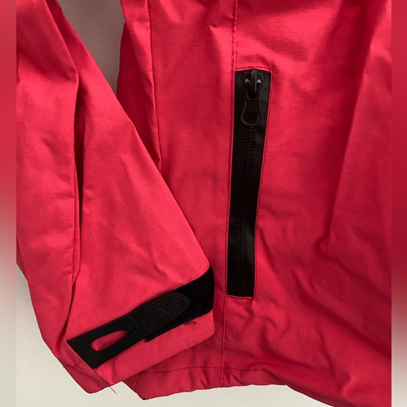 North Face lightweight & water resistant jacket with fleece lining - Picture 3 of 6